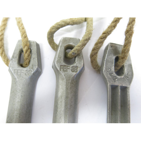 Lot de 3 piquets de tente Allemand aluminium  datés ref 321