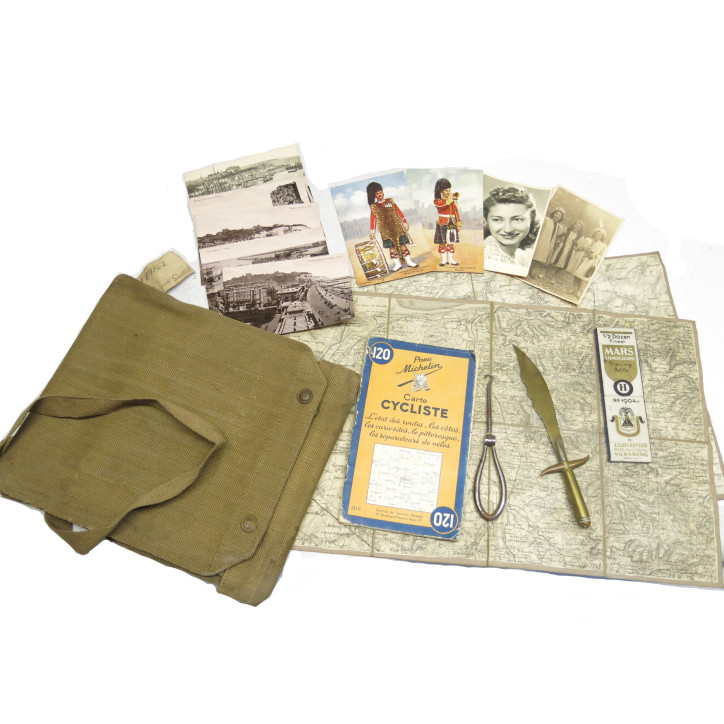 Porte carte Anglais 1944 avec souvenirs ref 753