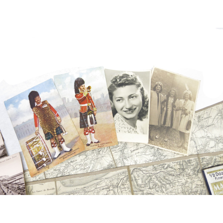 Porte carte Anglais 1944 avec souvenirs ref 753