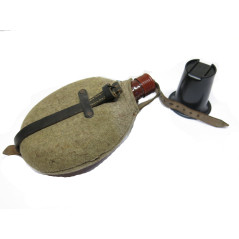 Gourde emaillée rouge Wh originale Ref 12