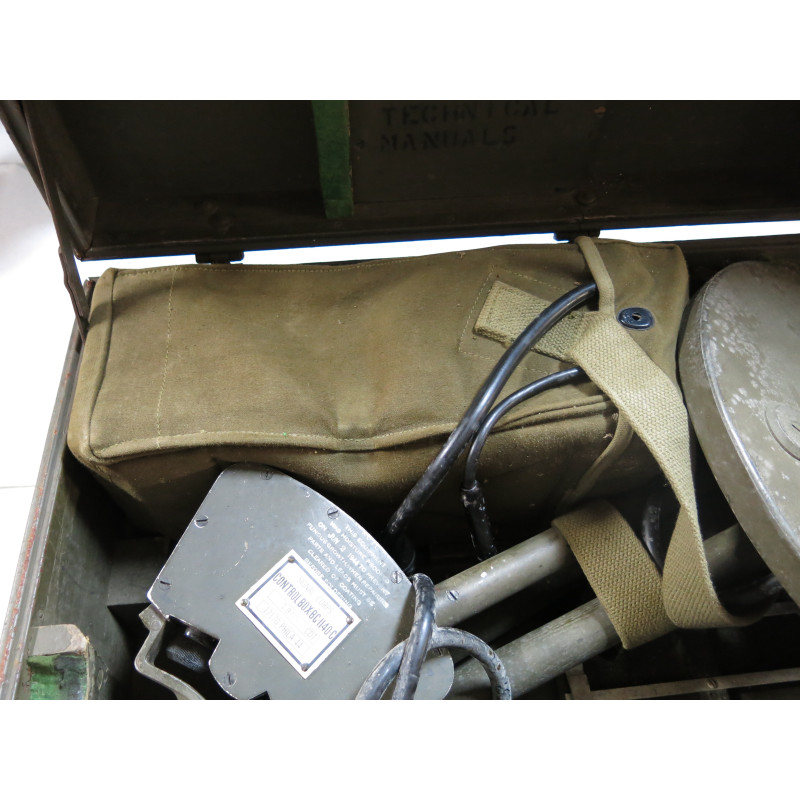 Detecteur de mine SCR 625  US 1944 dans sa boite ref