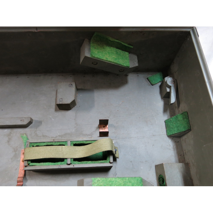 Boite vide de detecteur de mine SCR 625  US 1944 ref 945 
