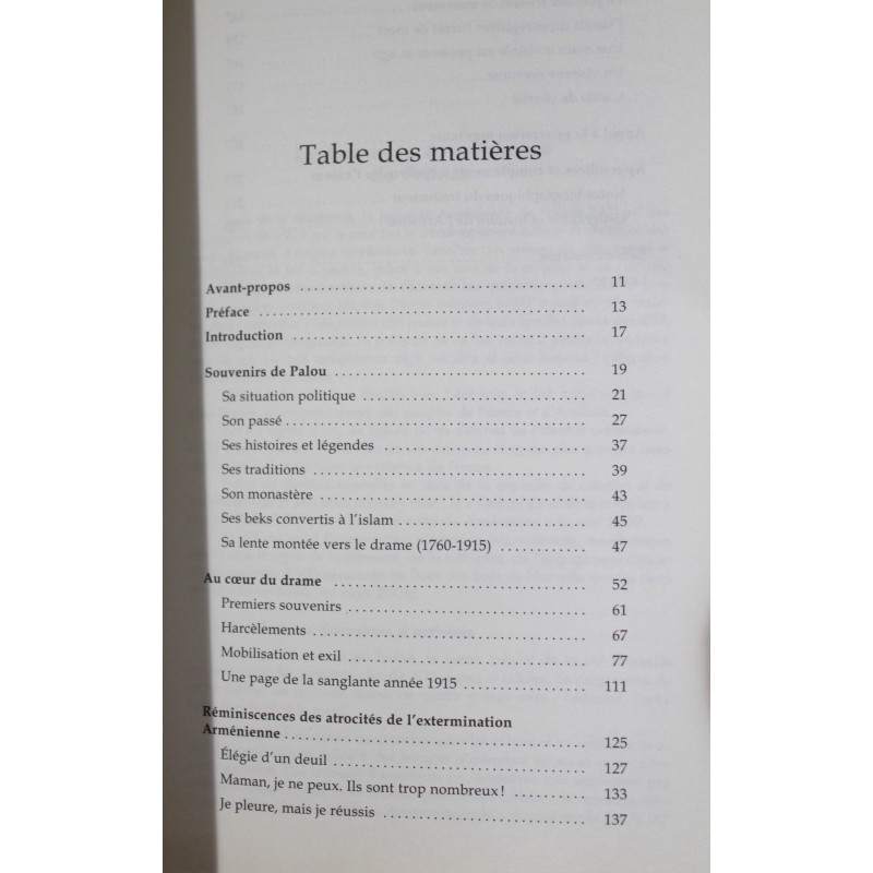 Livre Les faucilles sanglantes : Paroles d'un rescapé du génocide arménien Livre Les faucilles sanglantes : Paroles d'un rescapé du génocide arménien