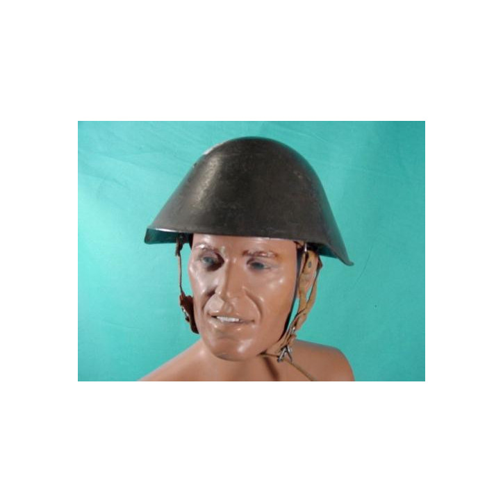 Casque réglementaire acier avec couvre casque Est Allemand DDR