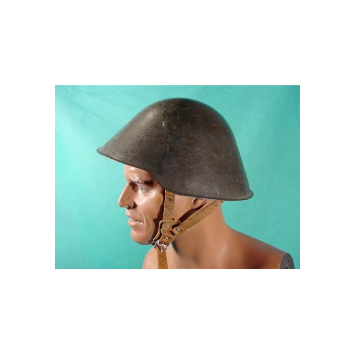 Casque réglementaire acier avec couvre casque Est Allemand DDR