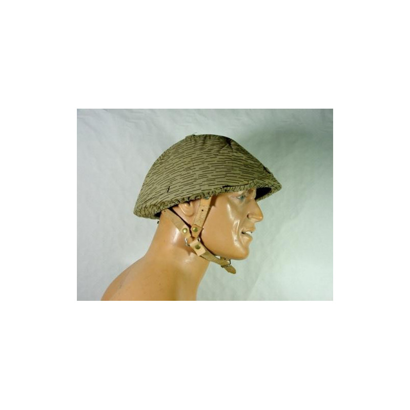 Casque réglementaire acier avec couvre casque Est Allemand DDR