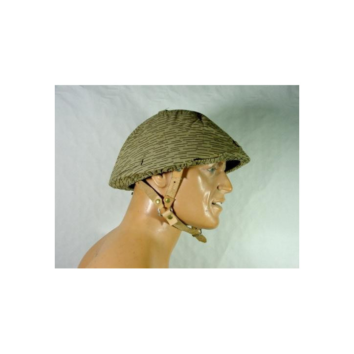 Casque réglementaire acier avec couvre casque Est Allemand DDR