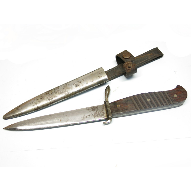 Poignard de tranchée Allemand Daniel Herder Solingen version patiné ref 125 Poignard de tranchée Allemand Daniel Herder Solingen version patiné ref 125