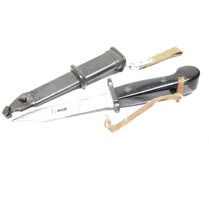 Baionnette AK 47 état neuve de stock Réf 1705 