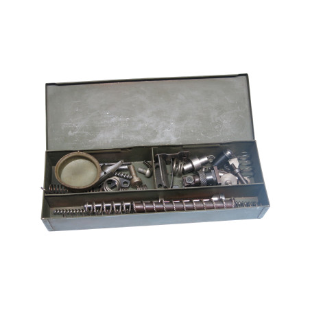 Petite boite avec pieces MG 34/42  jus terrain ref 332