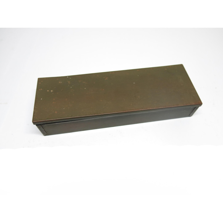 Petite boite avec pieces MG 34/42  jus terrain ref 332