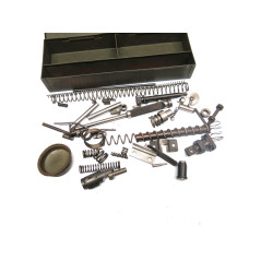 Petite boite avec pieces MG 34/42  jus terrain ref 332