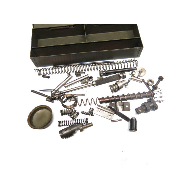 Petite boite avec pieces MG 34/42  jus terrain ref 332