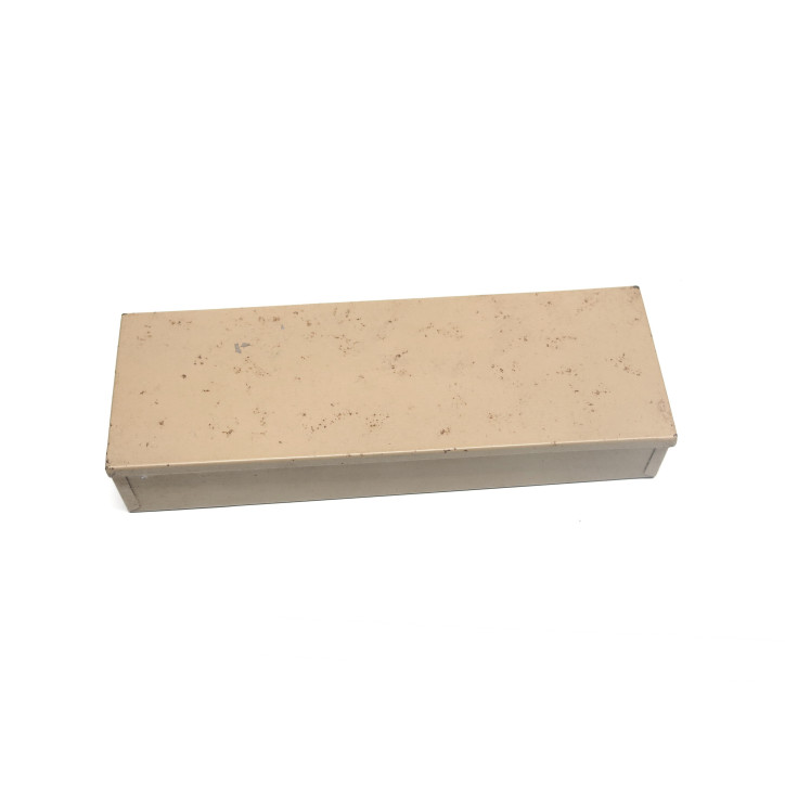 Petite boite avec pieces MG 34/42  jus terrain ref 92