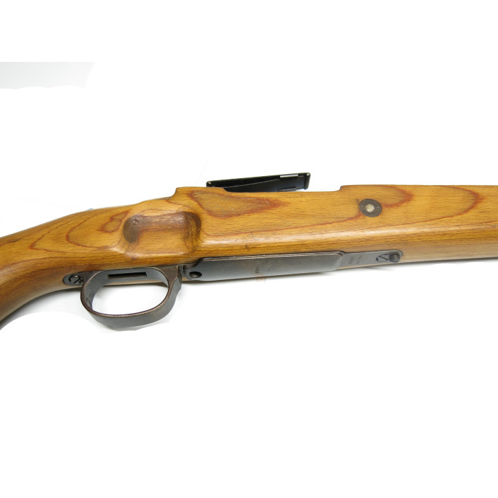 Superbe crosse en bois lamellé originale pour fusil Mauser 98K avec ferrures au numero
