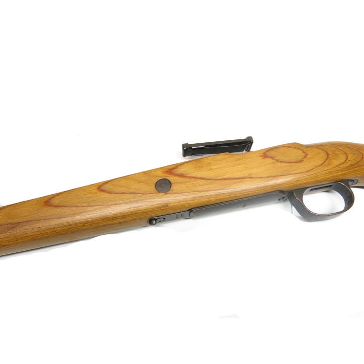 Superbe crosse en bois lamellé originale pour fusil Mauser 98K avec ferrures au numero
