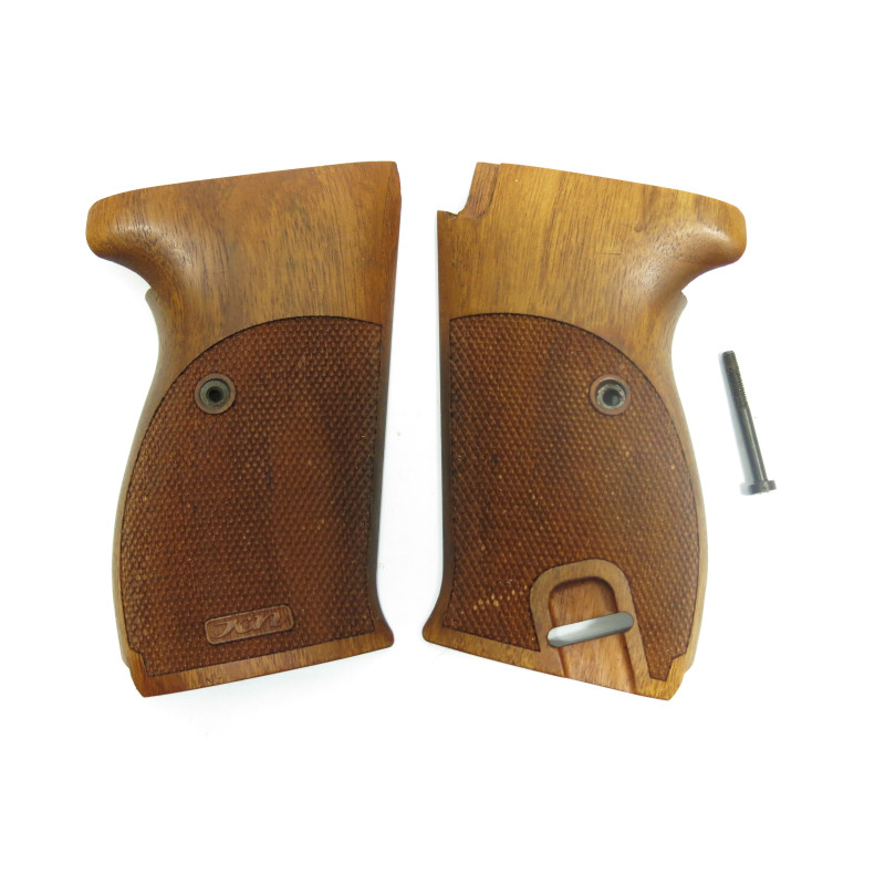 Paire de plaquettes bois pistolet  P38 ref 108
