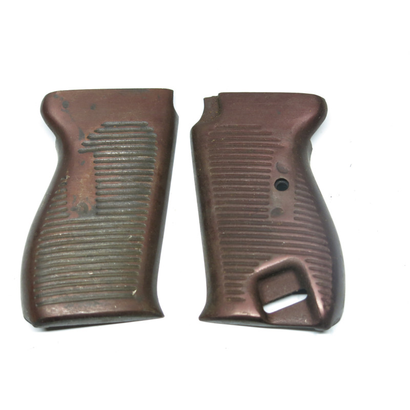 Rare paire de plaquettes tole d'acier pistolet  P38 