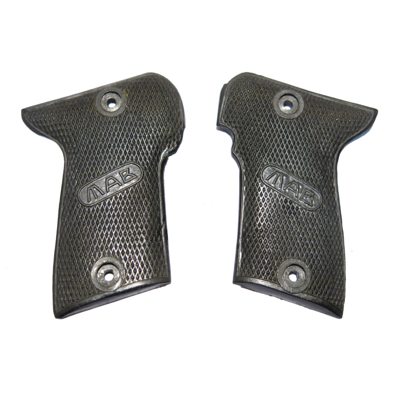Paire de plaquettes pistolet MAB modele C calibre 7.65