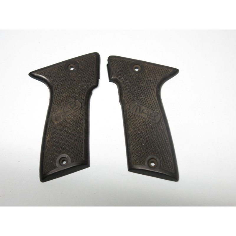 Paire  de plaquettes  pistolet Mab E calibre 6.35