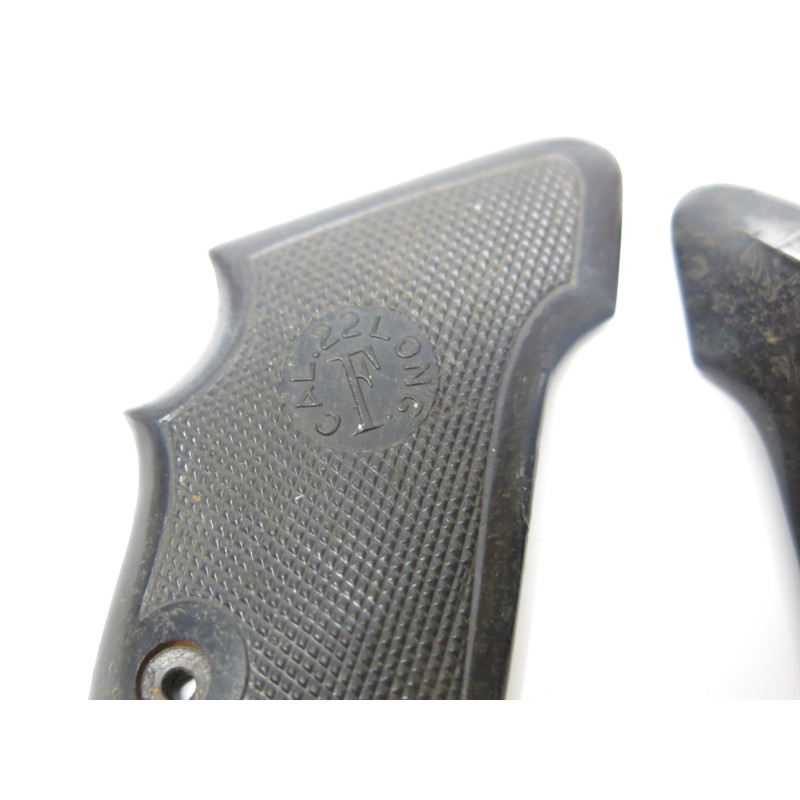 Paire de plaquettes pistolet MAB modele F 22 LR ref  600