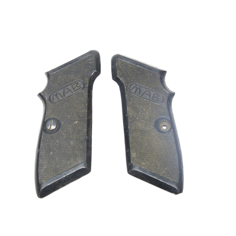 Paire de plaquettes pistolet MAB modele F 22 LR ref  115 