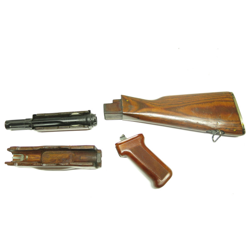 Ensemble 4 pièces AK 47  crosse poignée garde main