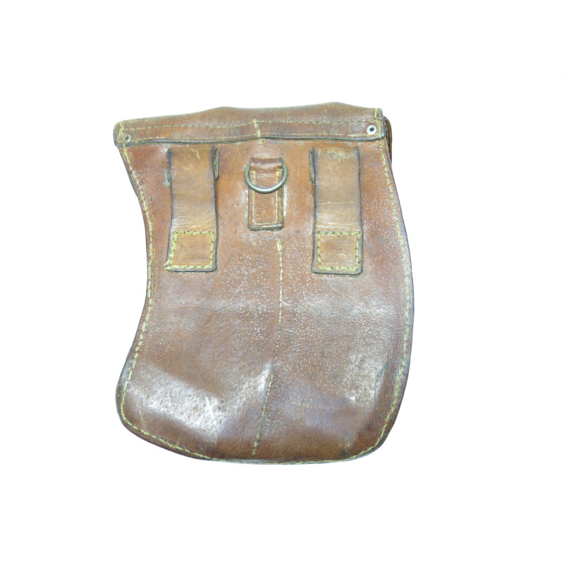 Porte chargeur cuir AK 47  ref 687               box 317