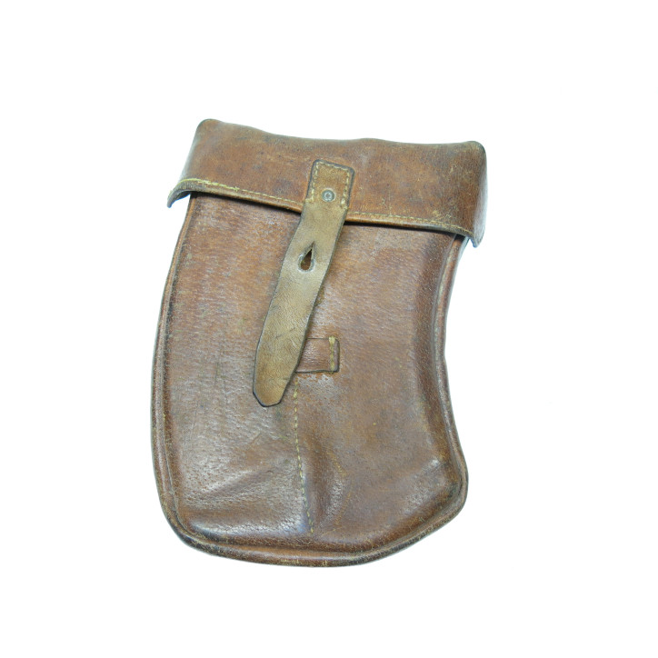 Porte chargeur cuir AK 47  ref 687               box 317