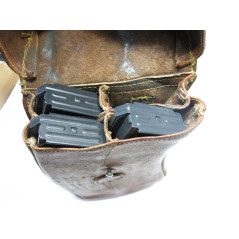 Porte chargeur cuir AK 47  ref 687               box 317