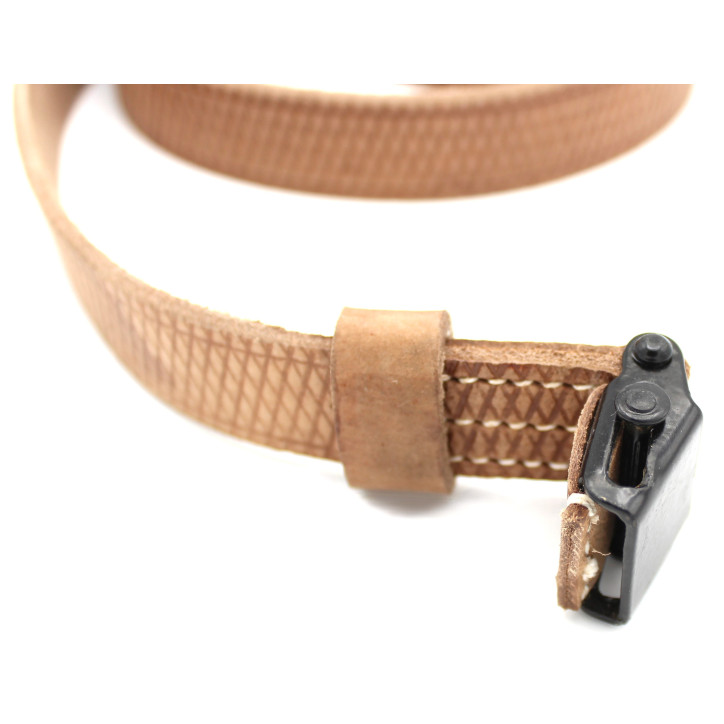 Bretelle de fusil Mauser 98K en cuir naturel quadrillé