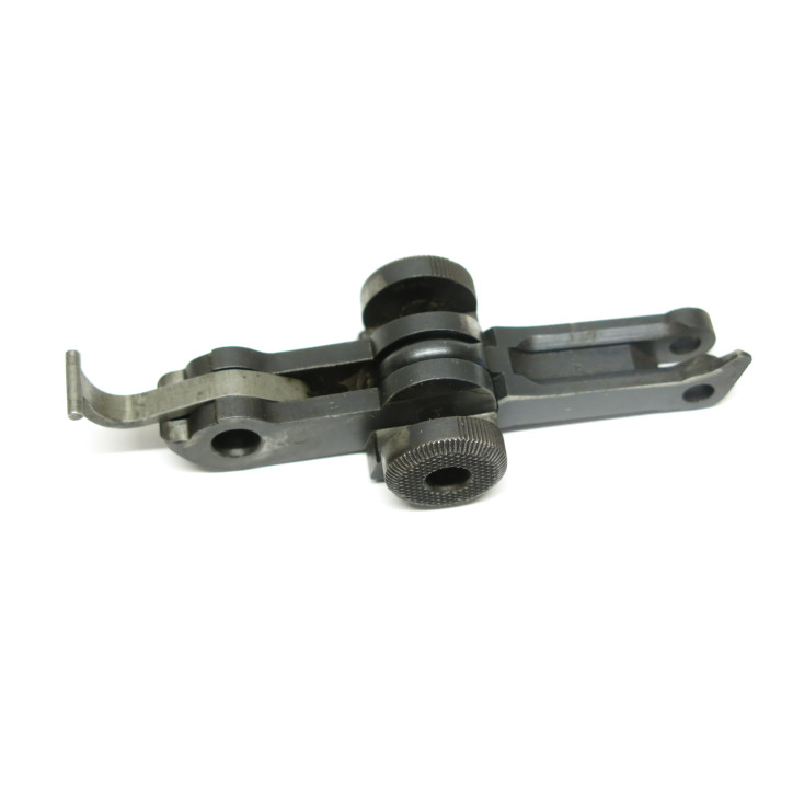 Tracteur et genouillere P08 Luger DWM                        box 348
