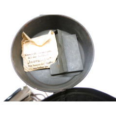 Masque à gaz Allemand daté  1934  dans sa boite métal ref 300