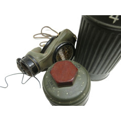 Masque a gaz dans sa boite carton